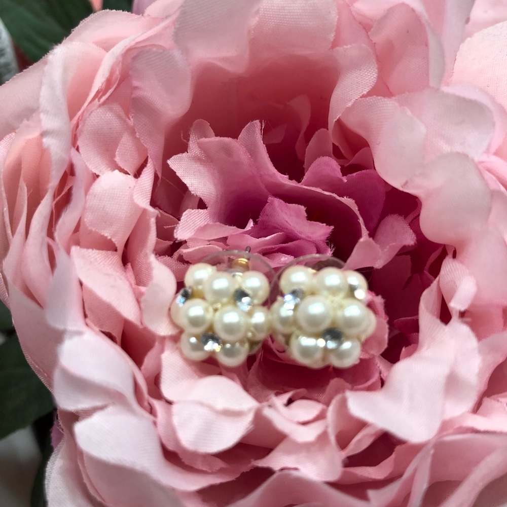 Costume pearl and crystal stud earrings